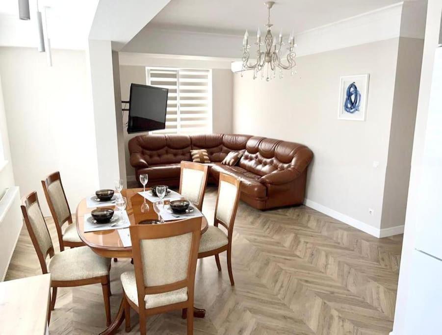 Very Large Apartment For Family! On Milestiu! Chisináu Exterior foto